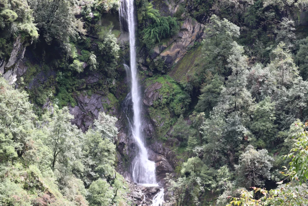 Beautiful Waterfall On The Kedarnath Trek Surrounded By The Himalayan Mountains