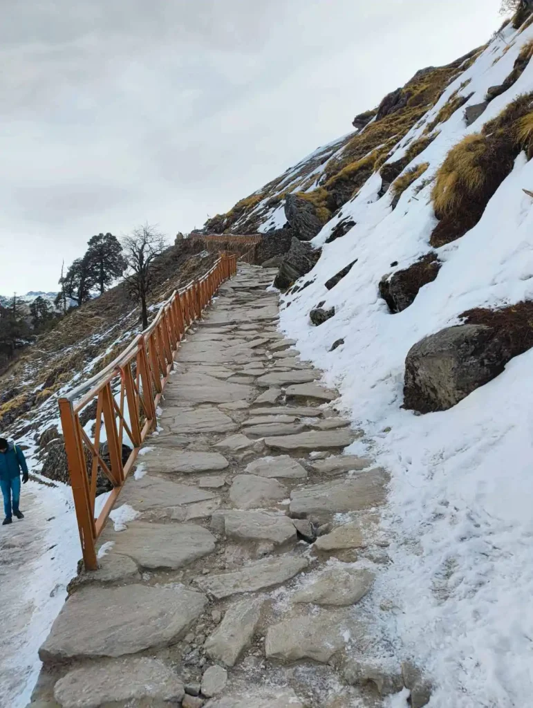 Chandrashila Trek route from Chopta to Tungnath