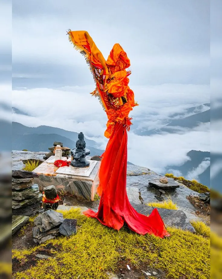 Shiva statue at Chandrashila Trek Uttarakhand