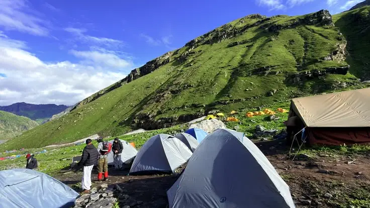 Dyalishera Trek camping in Uttarakhand Himalayas