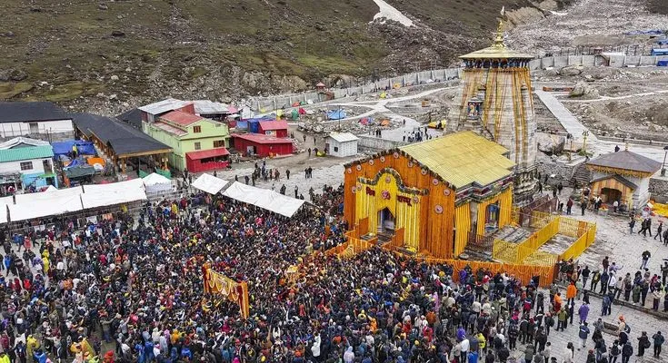 Kedarnath Trek vs Helicopter travel options in Uttarakhand